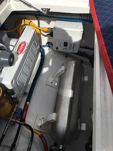 Brownies Yacht Pro 25 and Third Lung Install